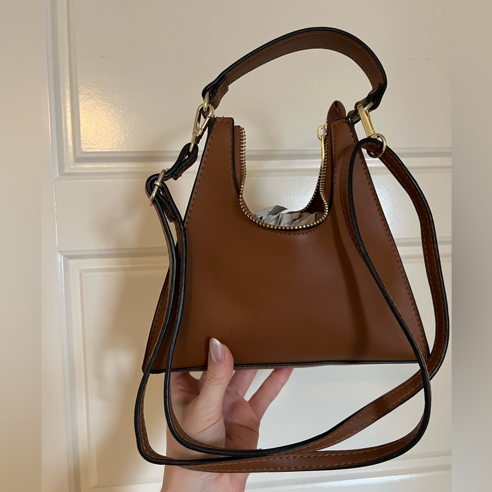 NEW ✨ Asymmetrical mini handbag/crossbody in brown with gold hardware 🤎